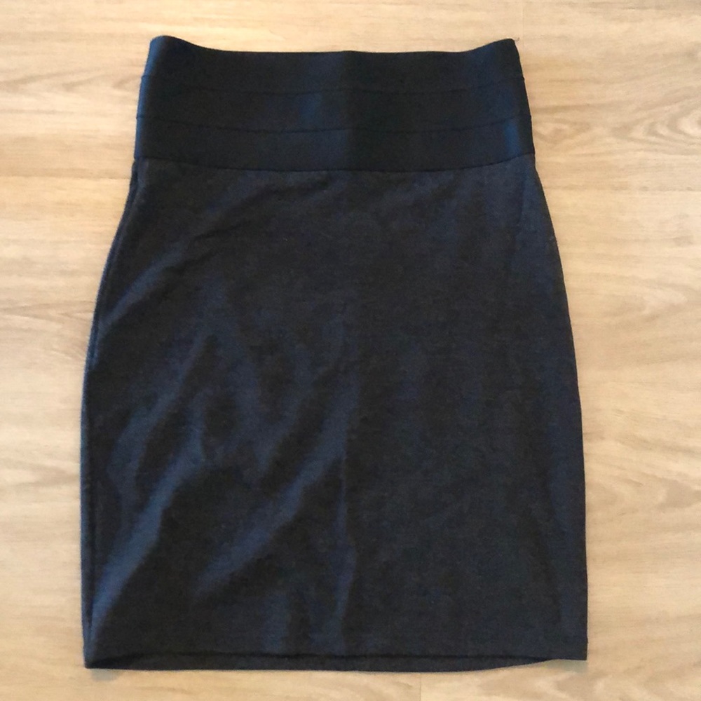 Black Max Studio pencil skirt size small